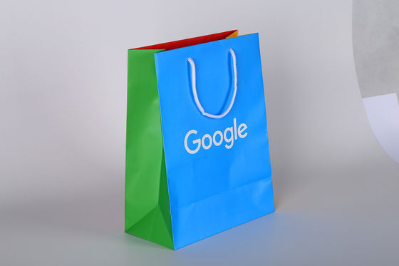 2022 novo design Bolsas de presente de papel impresso personalizado com corda de algodão