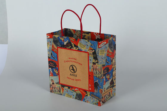 2022 bolsa de papel de artesanato de atacado de design personalizado bolsa de presente de papel impresso com corda de algodão
