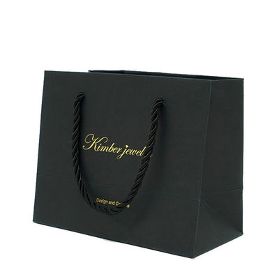 Sacos de retalho impressos sob medida em preto Material reciclado com logotipo folha de ouro